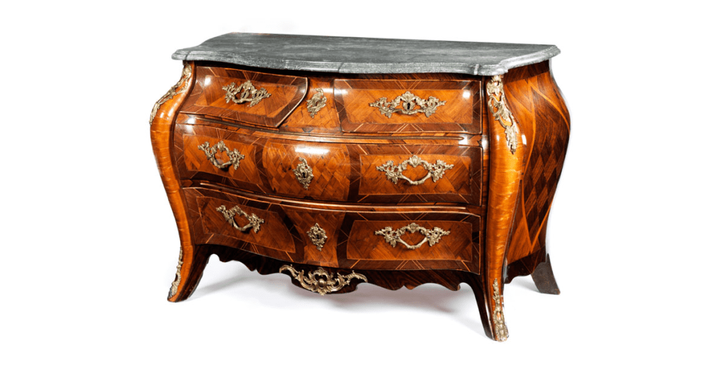 tolle Kommode, aus der Zeit des schwedischen Rokokos, hier auf Klüngelkram