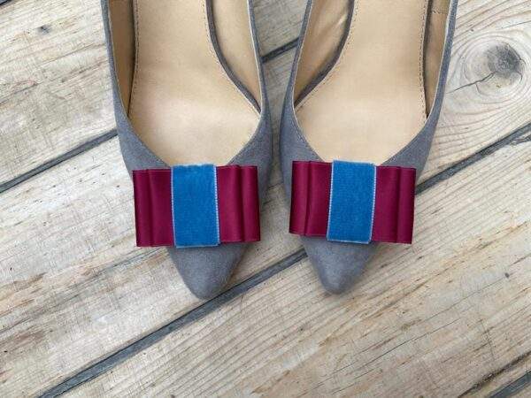 Schuh Clip Satin Klassisch - Rot mit Blau - LiLoBows