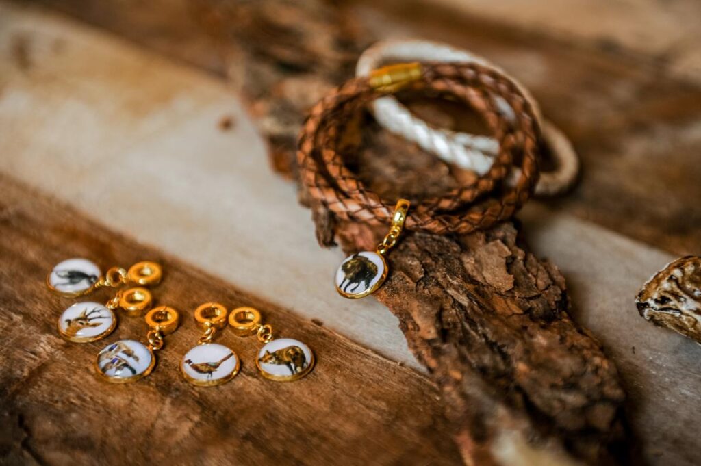 tolles Lederarmband mit Jagdmotiv, von Schmuckatelier Kart
