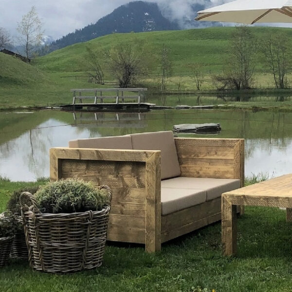 Bauholz-Loungesofa